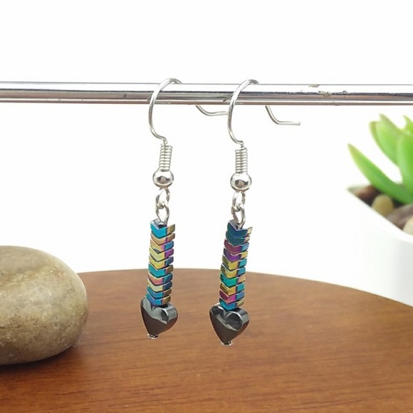 ❤️Last 1❤️Hematite Heart & Arrow Silver Earrings - Picture 3 of 3